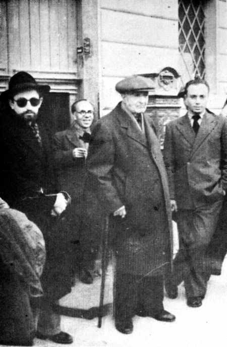 De izquierda a derecha: Gino Cerrito, R. Guzzardi, Paolo Schicchi y A. Pucci (Palermo, julio de 1947)